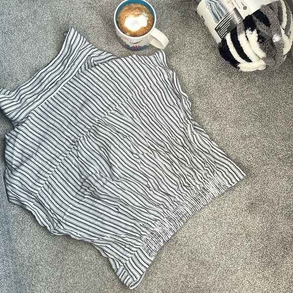 Hollister Cropped Shirt - Picture 2 of 3